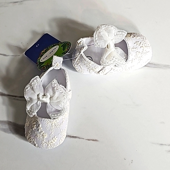 Baby Girl White Lace Christening Shoes With Bow - NWT - Picture 4 of 4